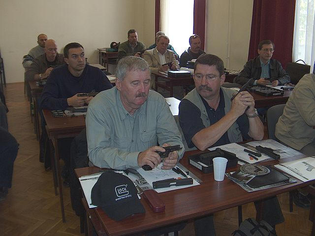 2006.10.19. Glock fegyvermester képzés 2006.10.19. Glock fegyvermester képzés